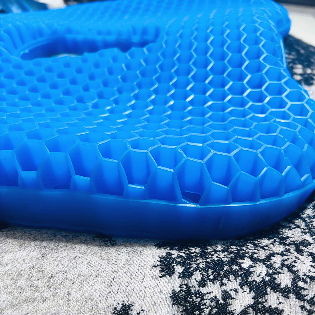 How a Honeycomb TPE Cushion Relieves Tailbone Pain